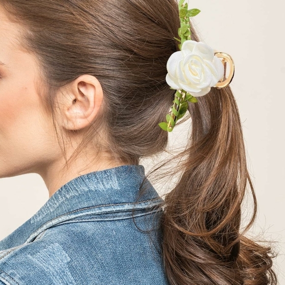 ITingstere 2 Piece Non-Slip Metal Butterfly Flower Clips - Picture 2 of 8